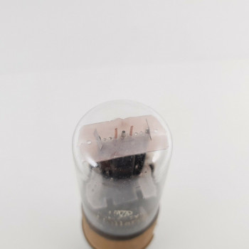 1 X 6J5GT/G MULLARD TUBE. COPPER RODS. BLACK PLATES. FLAT GETTER. 63%. CY  ENA 2