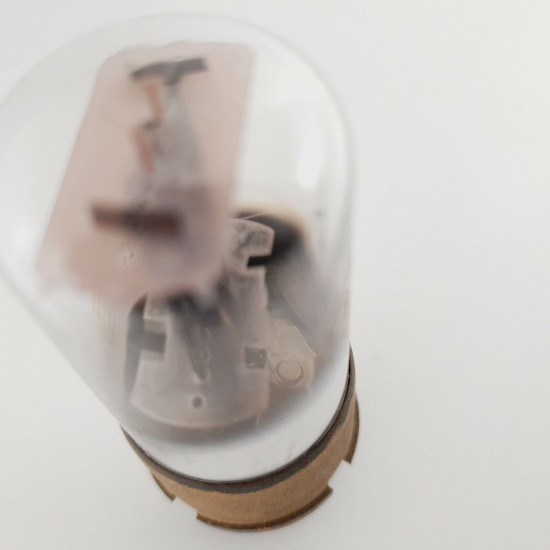 1 X 6J5GT/G MULLARD TUBE. COPPER RODS. BLACK PLATES. FLAT GETTER. 63%. CY  ENA