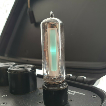 1 X EM84 TELEFUNKEN MAGIC EYE TUBE. USED. 60% BRIGHTNESS. 14. CH32