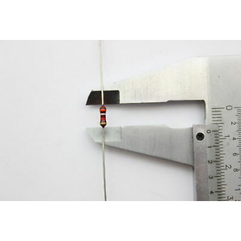 RESISTOR. 1/4W 3,9K 3K9 5% *8 PC* NOS (New Old Stock)