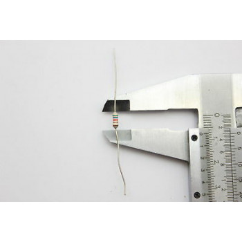 RESISTOR. 1/4W 5K62 5,62K 1% *8 PC* NOS (New Old Stock)