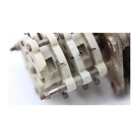 ROTARY CONMUTATOR 4 COOKIES 8 CIRCUITS 4 POSITIONS ROUTE 1PC. CA319U1F270320