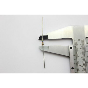 RESISTOR. 1/4W 2,2Ohm 2R2 5% *8 PC* NOS (New Old Stock)