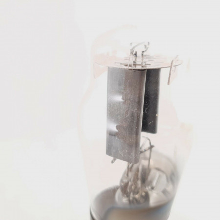 1 X AZ11 TESLA TUBE. BLACK PLATES. 1950s PRODUCTION. 64/67%. CX  ENA