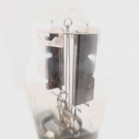 1 X AZ11 TESLA TUBE. BLACK PLATES. 1950s PRODUCTION. 64/67%. CX  ENA