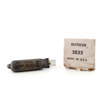 1 x 2E32 RAYTHEON TUBE. NOS/NIB. CB302