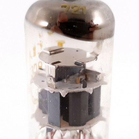 1 X E88CC TESLA TUBE. 1960s PRODUCTION. GOLD PIN. GOLD GRID.  140/112%. CH139