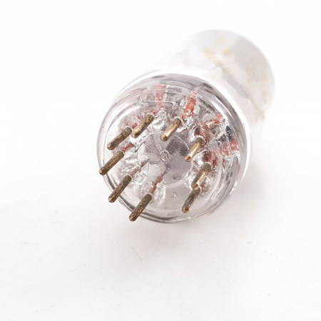 1 X E88CC TESLA TUBE. 1960s PRODUCTION. GOLD PIN. GOLD GRID.  140/112%. CH139