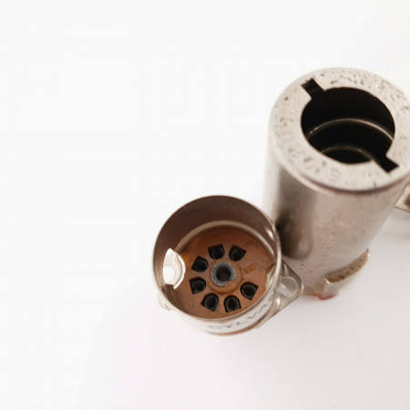 4 X 7 PIN TUBE SOCKET + SHIELD. SYLVANIA. TS102P01. HIGH QUALITY CQ  ENA