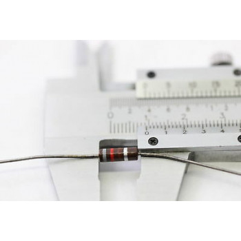 CARBON FILM RESISTOR. 1/2W 820Ohm 10%. NEW OLD STOCK. 2 PCS.