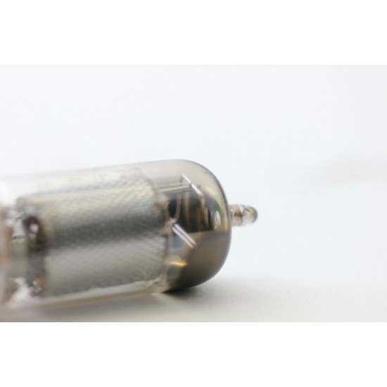 1 X EF86 PHILIPS-MINIWATT TUBE. D-G. MESH PLATE. NOS / NIB. RC3/V3