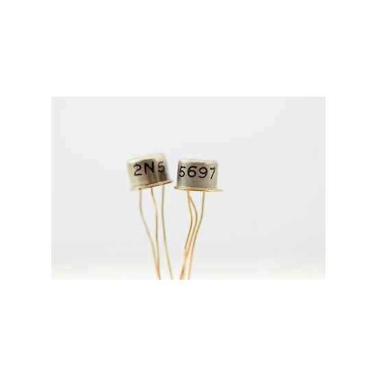 2N5697 GOLD TRANSISTOR NOS( New Old Stock) 1PC C349U10F270514