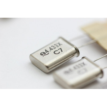 4.333X CX CRYSTAL OSCILLATOR NOS 3PC. C540AU40F290115