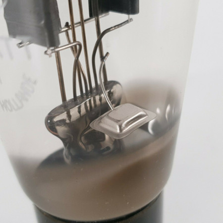 1 X 1561 PHILIPS-MINIWATT TUBE. BLACK RIBBED PLATES. 1950s PROD. CD  ENA