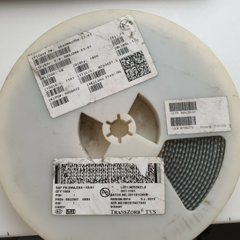 2 x 28V 400W 5% SMAJ28A SMD LITTELFUSE ESD SUPRESSOR DIODE. CA391U1800F060721