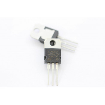 L7905CV ST TRANSISTOR NOS( New Old Stock ) 1PC. C526AU10F110914