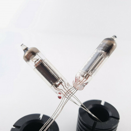 2 X 5676 TELEFUNKEN TUBE. CQ  ENA