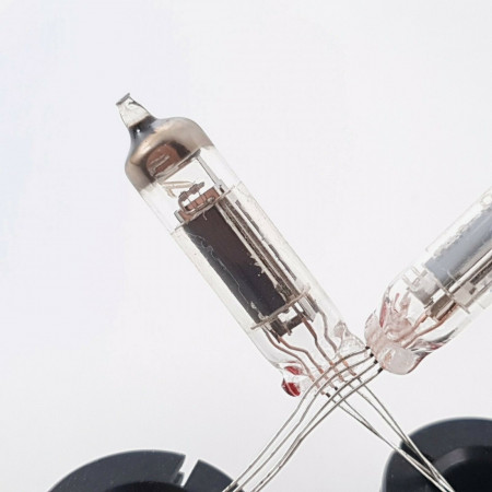 2 X 5676 TELEFUNKEN TUBE. CQ  ENA