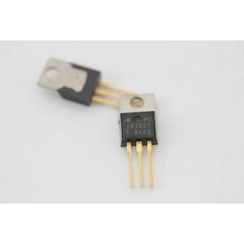 MC7818CT MOTOROLA TRANSISTOR GOLDEN NOS( New Old Stock )1PC. C126U68F090518