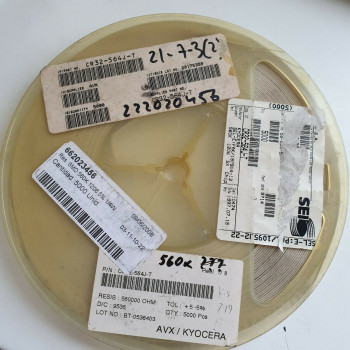 10 x 560K 1/4W 5% SMD KYOCERA RESISTOR. (R210) CA392U5000F090721