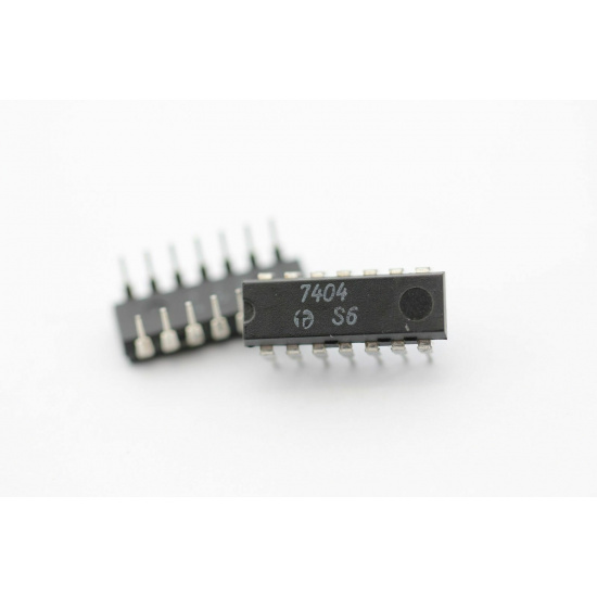 7404 INTEGRATED CIRCUIT NOS( New Old Stock ) 1PC. C52U20F070114