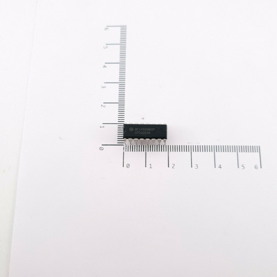 1 x MC14028BCP ON IC. CA396U94F100821