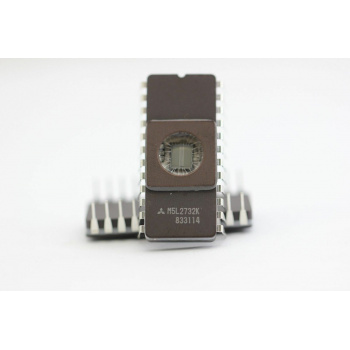 M5L2732K INTEGRATED CIRCUIT NOS( New Old Stock )1PC C213U3F270116