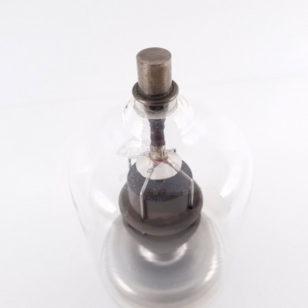 1 X RS685 TELEFUNKEN TUBE. NOS. AD  ENA