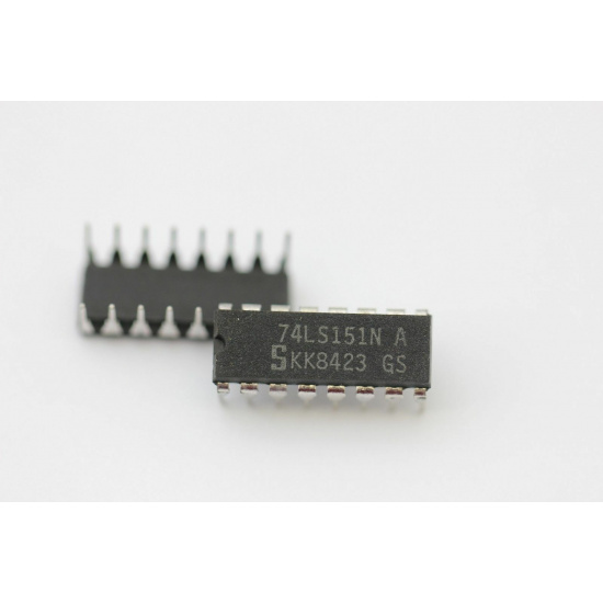 74LS151N SIGNETICS INTEGRATED CIRCUIT NOS 1PC C134/183U100F110314