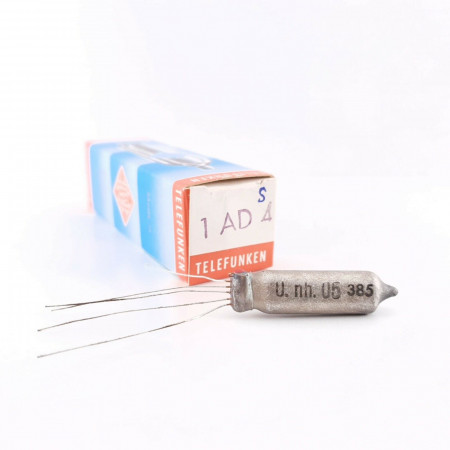 1 X 1AD4 TELEFUNKEN TUBE. 1950s PRODUCTION. MATCHED CODES. SMALL LOGO. RCB52