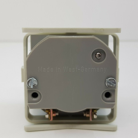 CONTADOR HORAS ELECTROMECANICO ELECTROMECHANICAL HOUR COUNTER 220V 50HZ CFB4f1