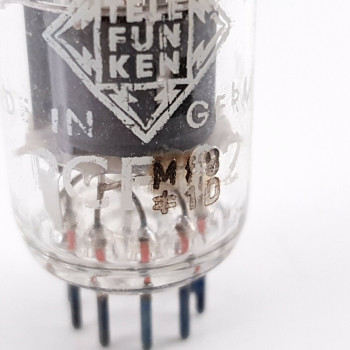1 X PCF82 TELEFUNKEN TUBE. 1950s SIEMENS UND HALSKE PROD. CK  ENA 2