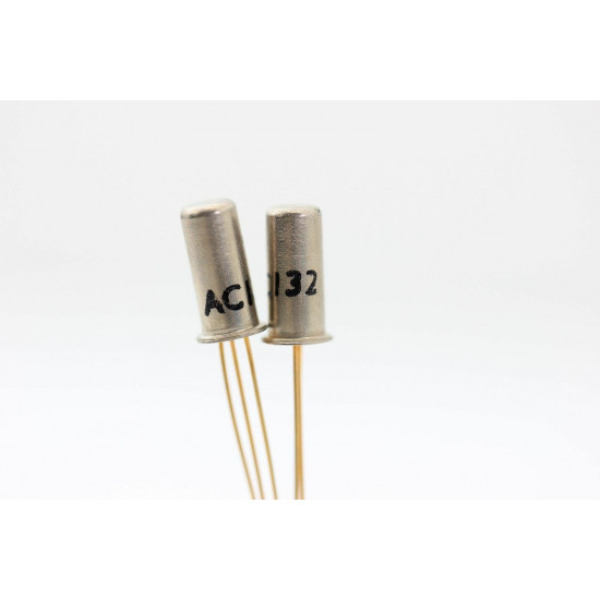 1 X AC132 GOLD TRANSISTOR ( New Old Stock ) 1PC. C229U29F140324