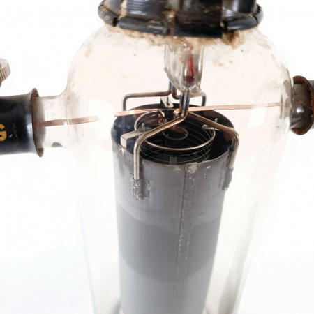 2 X RS282 TELEFUNKEN TUBE. 1940s PRODUCTION. CW ENA