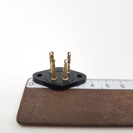 1 X 4 PINS FEMALE SOCKET FOR CHASSIS SPEAKER CONNECTION. ZOCALO 4 PINS. ZOC3