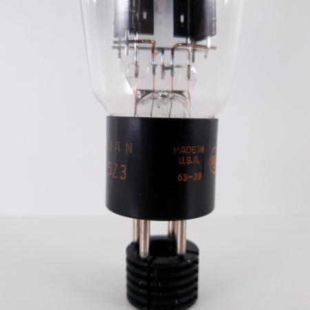 1 X 5Z3 RCA TUBE. 1963 PROD. BLACK PLATES. RECTANGULAR GETTER. 17. CH82