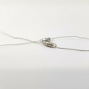 STYROFLEX CAPACITOR  220pF 33V 2.5% .NOS 3PC. C598U67F150921