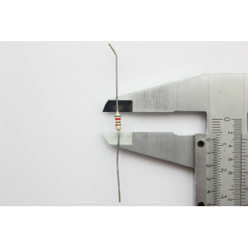 RESISTOR. 1/4W 820Ohm 820R...