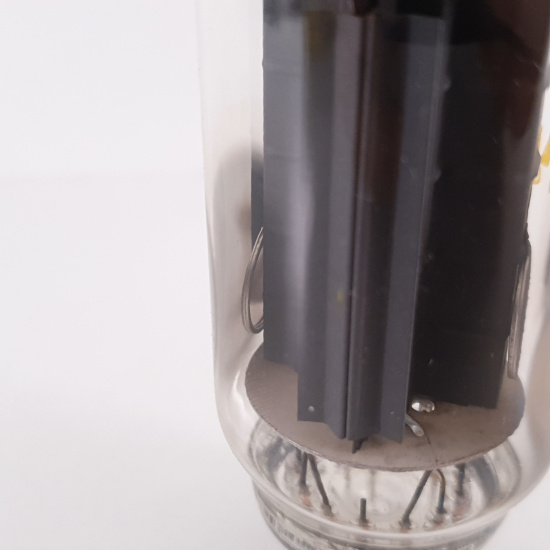 1 X 6LF6 SYLVANIA TUBE. DUAL HALO...