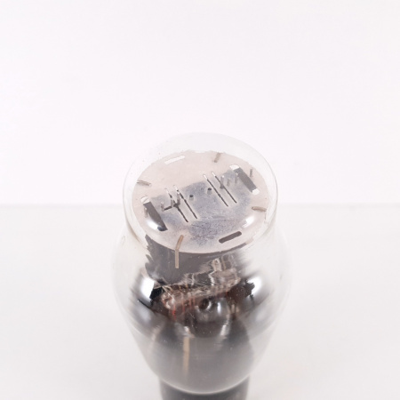 1 X 59 RCA TUBE. 1950s PROD. BLACK PLATES. RECTANGULAR GETTER. 10. CH94