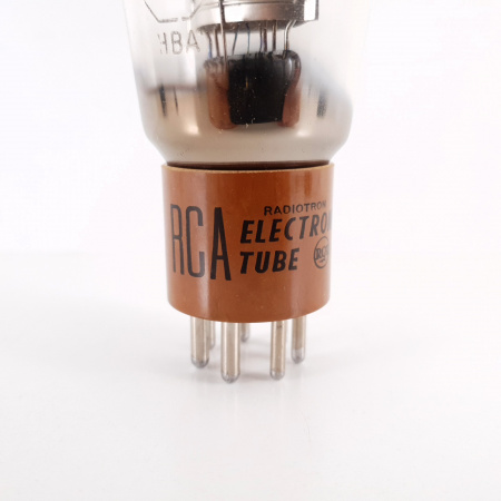 1 X 837 RCA TUBE. 1950s PROD. BLACK PLATES. RECTANGULAR GETTER. 5. CH106