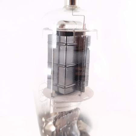 1 X 837 RCA TUBE. 1950s PROD. BLACK PLATES. RECTANGULAR GETTER. 5. CH106