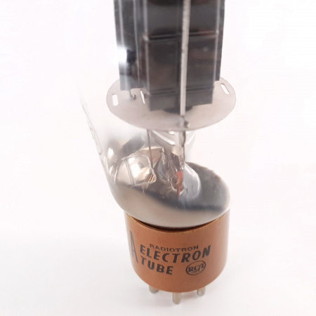 1 X 837 RCA TUBE. 1950s PROD. BLACK PLATES. RECTANGULAR GETTER. 5. CH106