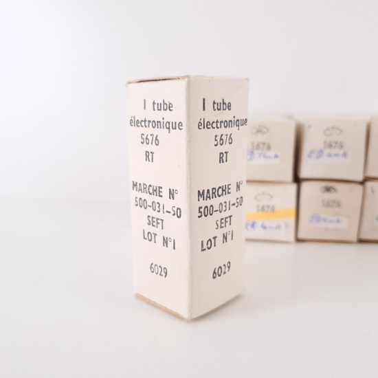 8 X 5676 RT LA RADIOTECHNIQUE TUBE....