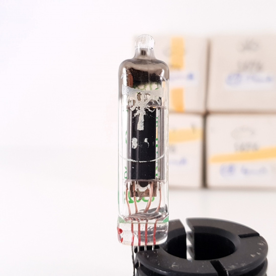 8 X 5676 RT LA RADIOTECHNIQUE TUBE....