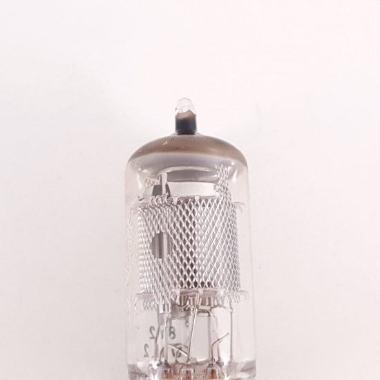 1 X EF86 VALVO TUBE. 1960s PROD. MESH...