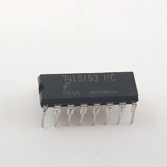 74LS153PC FAIRCHILD INTEGRATED CIRCUIT NOS. 1 PC. C609BU4F170622.