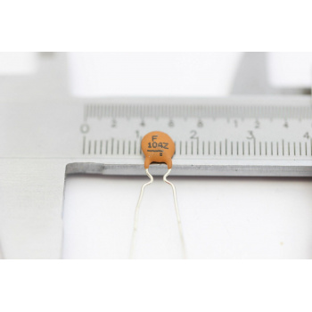 5 X CERAMIC CAPACITOR F104Z...