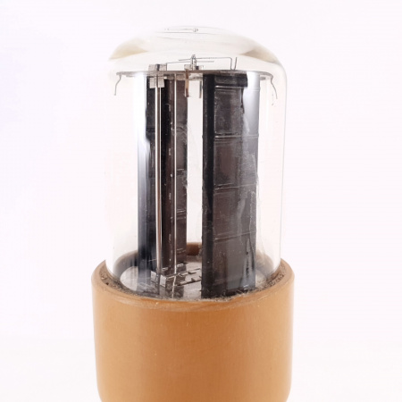 1 X 5R4WGA TUBE. BLACK PLATES. DUAL RECTANGULAR GETTER. 4. CH124