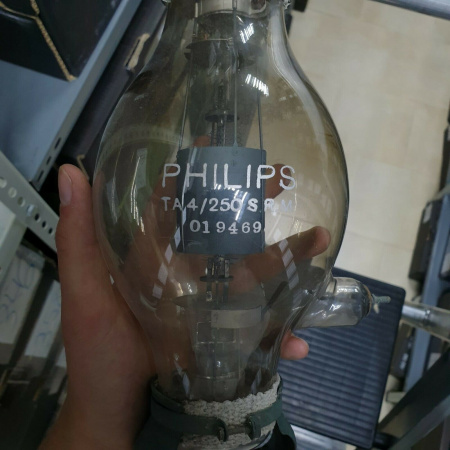 1 X TA4/250 PHILIPS TUBE. USED. FOR COLLECTORS. RCB361
